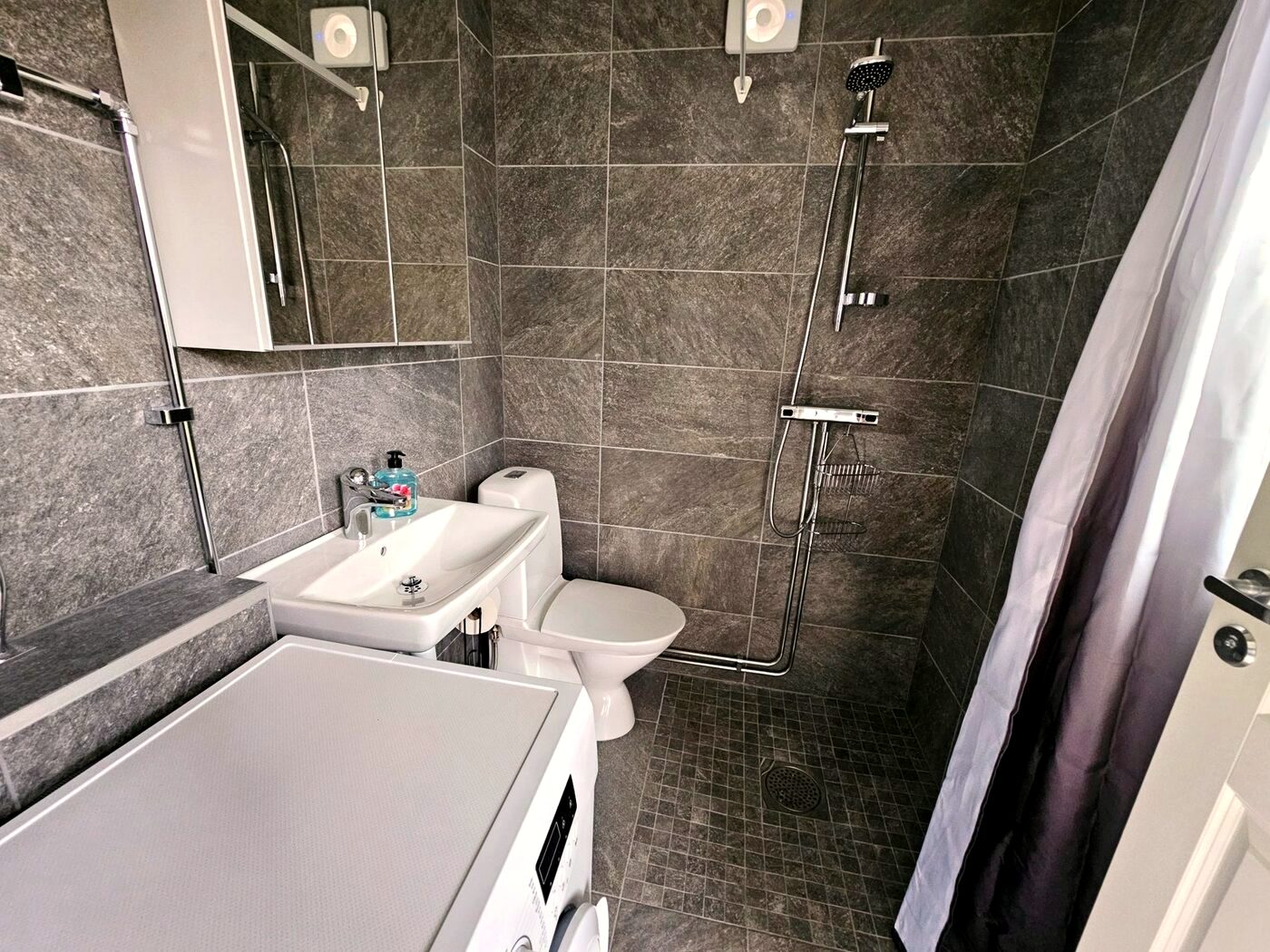 Bathroom with shower in furnished corporate housing