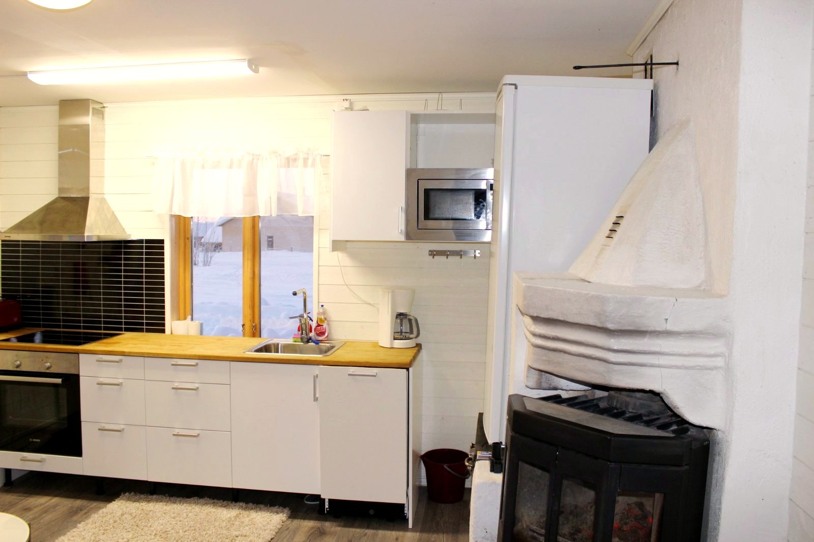 Courtyard house with kitchen and fireplace