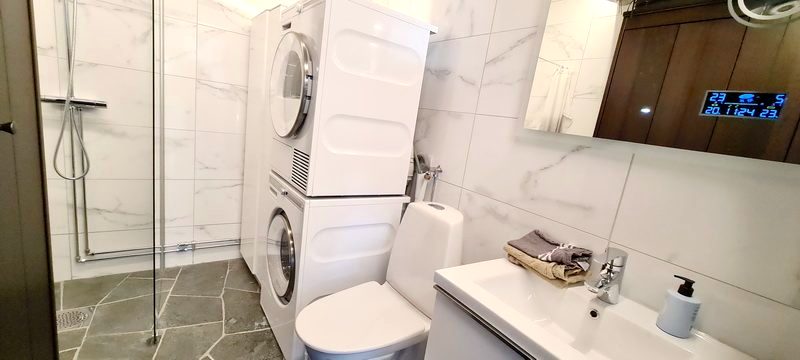 Bathroom in the premium riverside cottage