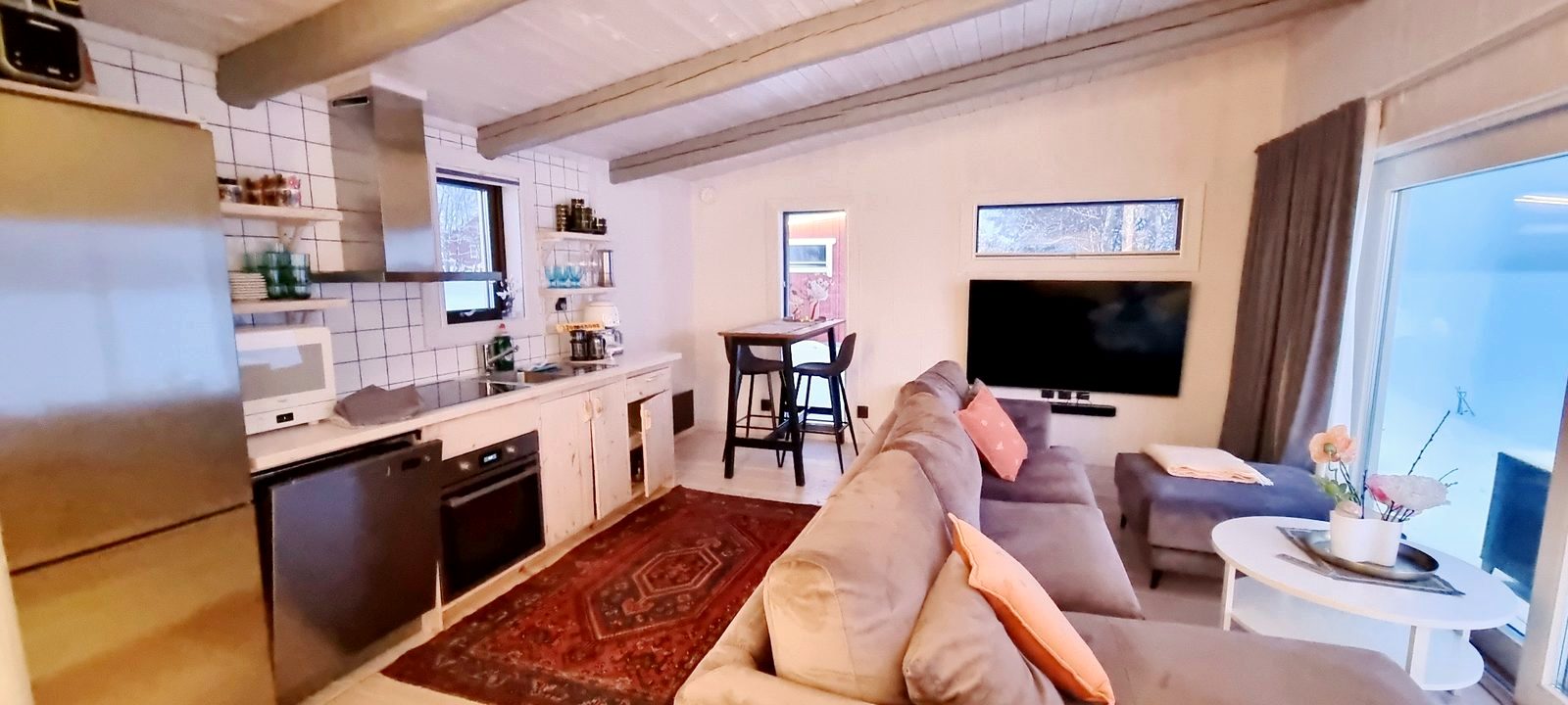 Premium riverside cottage with lake view